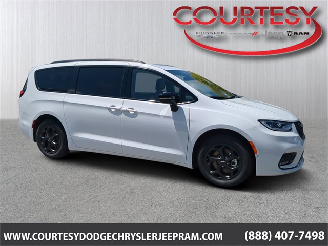 2024 Chrysler Pacifica Hybrid Select